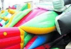 羞羞在线视频提醒又一充气城堡被吹翻充气城堡都有什么隐患